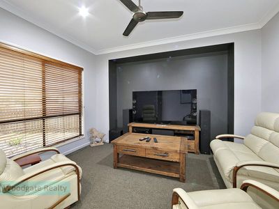 8 Honeyeater Court, Woodgate