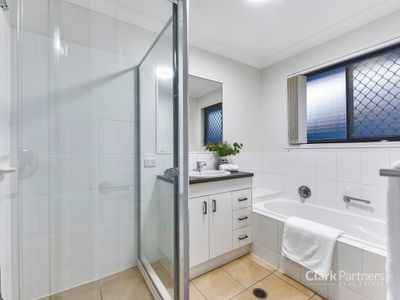 6 Jean Close, Joyner