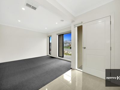 10 Retreat Way, Weir Views