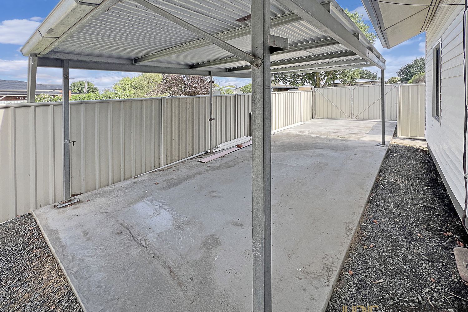 1 / 10 Sinclair Place, Horsham