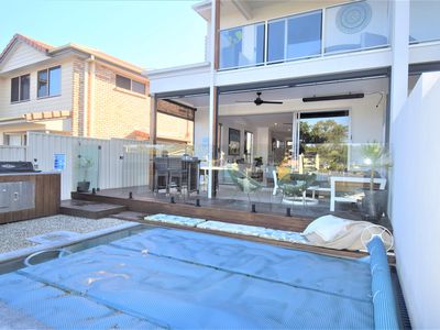 1 / 10 Vaggelas Crescent, Biggera Waters