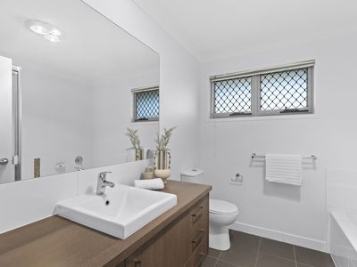 8 Worchester Crescent, Wakerley