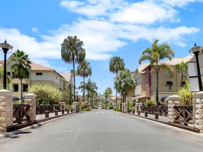 1603 / 2-10 Greenslopes Street, Cairns North