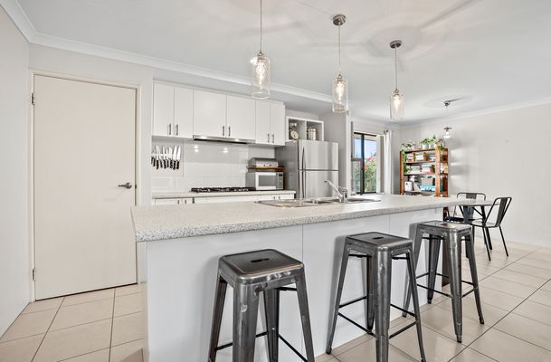 2 PENDRAGON LANE, Baldivis