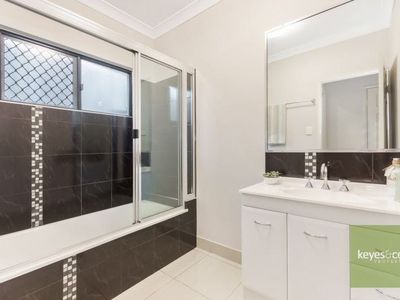 8 Klewarra Boulevard, Douglas