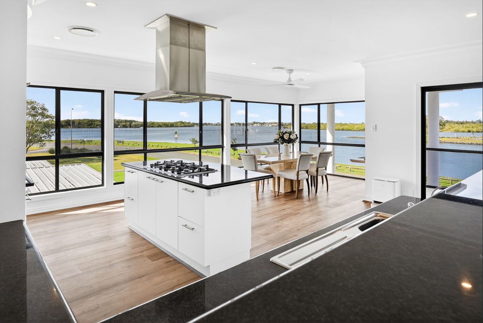 14 Pool Street, Hope Island