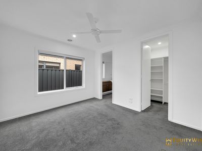 4 Hoddle Link, Manor Lakes
