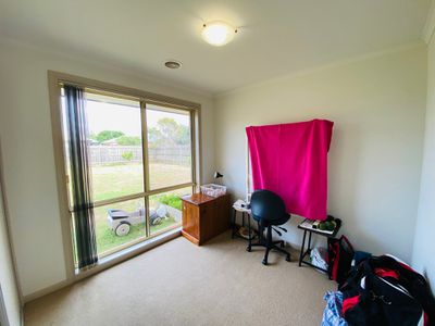 32 Kerford Crescent, Point Cook