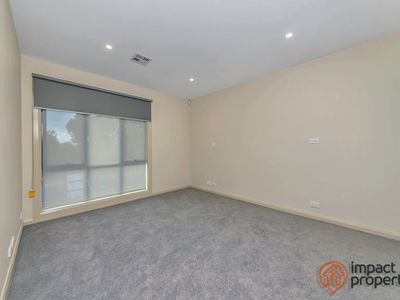 30 / 10 Trevor Gibson Way, Taylor