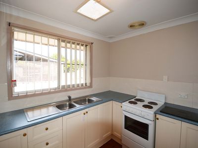 2 / 7 Central Avenue, Oak Flats