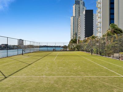 2c / 2 Riverview Parade, Surfers Paradise