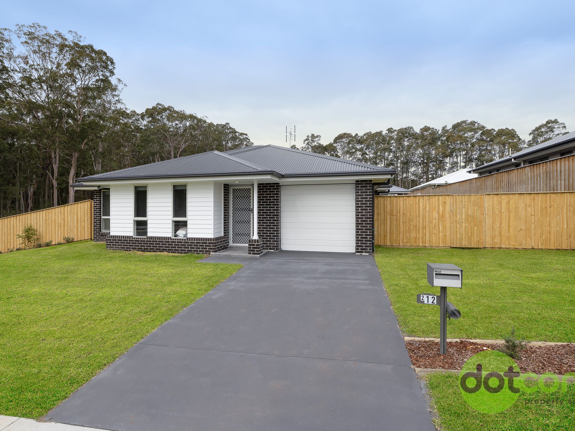 2 / 12 Aurora Way, Chisholm