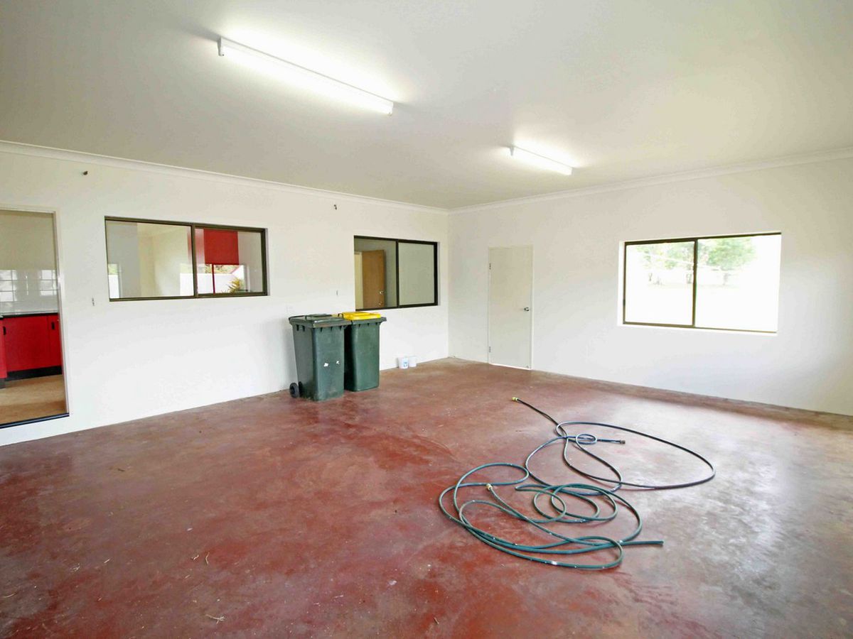 46 Armstrong Street, Atherton