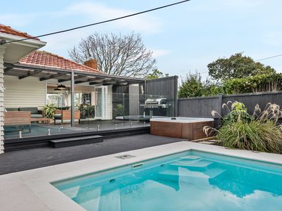 6 Helga Crescent, Te Atatu Peninsula