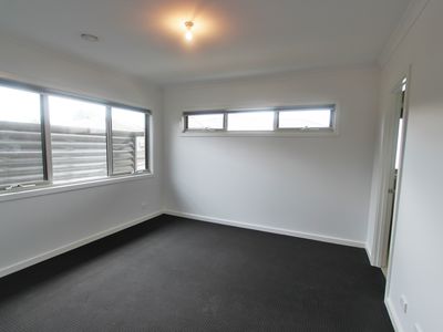 2 / 4 Kalimna Avenue, Mulgrave