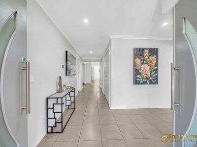 24 Dutch Avenue, Manor Lakes