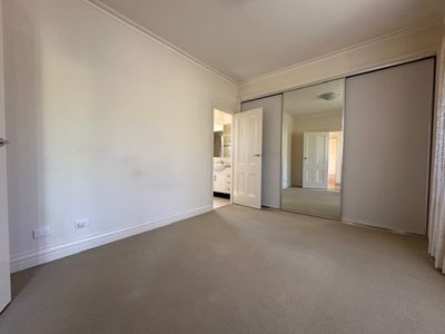 1 / 16 Glen Court, Glen Waverley