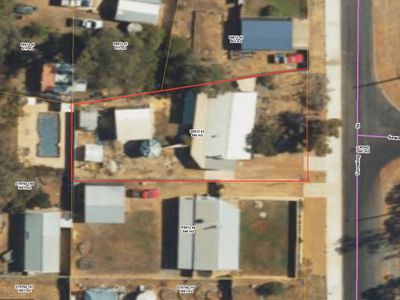 7 Gnowing Street, Wandering