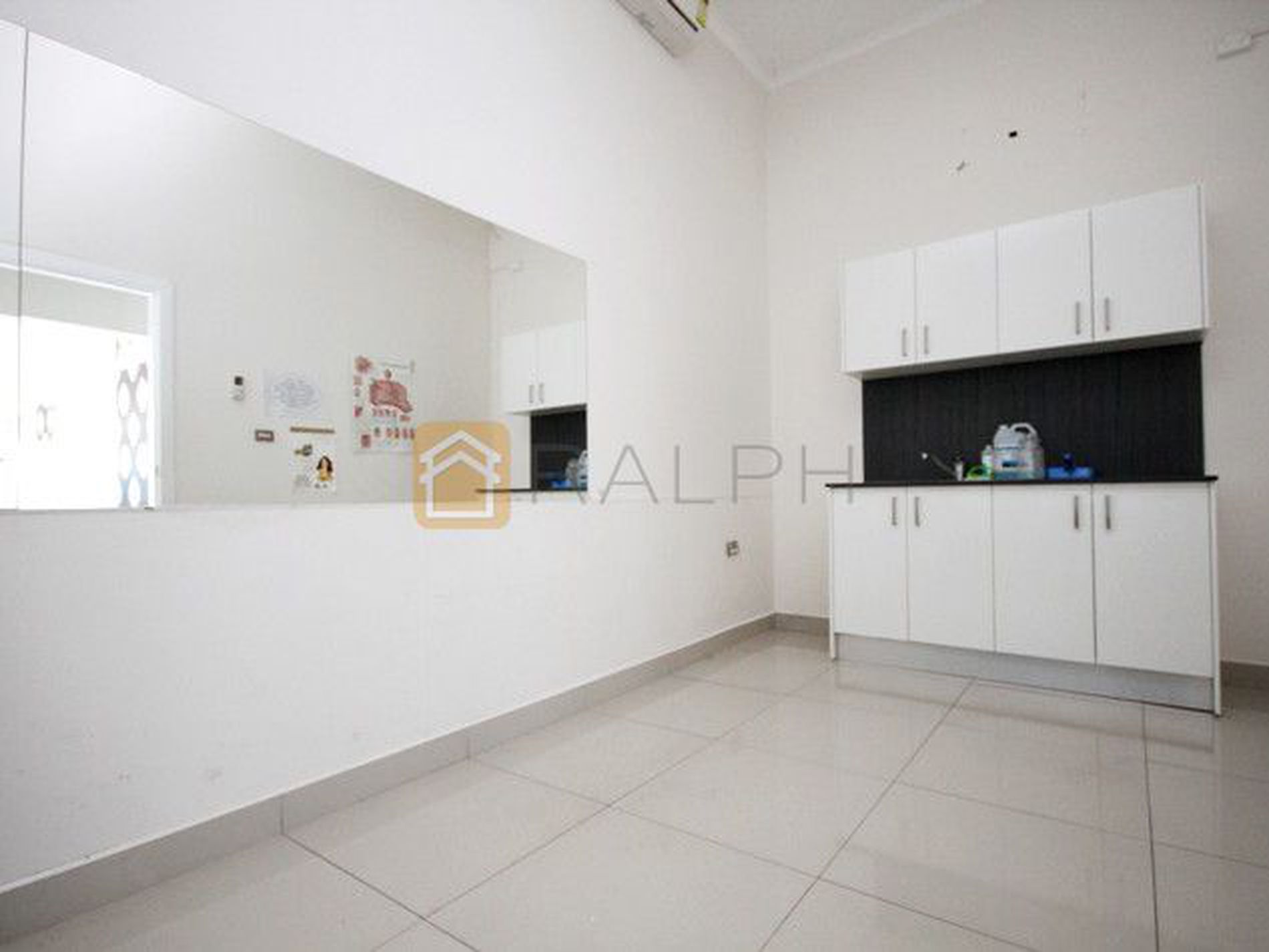 1D Flora Street, Roselands