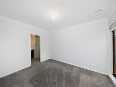 31 Pienza Road, Fraser Rise