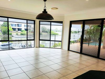 35 Ferrymans Court, Helensvale