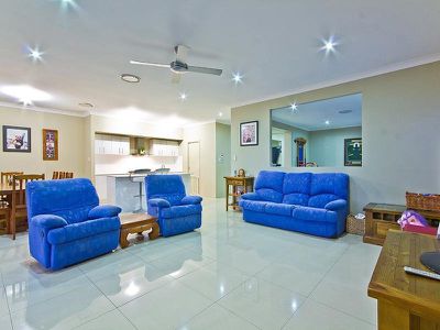 62 Taylor Pl, Mackenzie