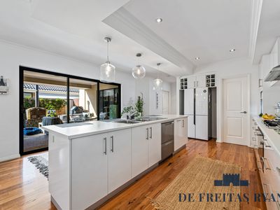 30 Bellavista Parade, Meadow Springs