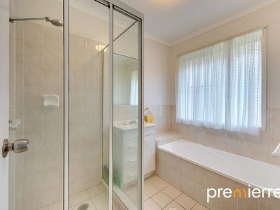 5 Bernadette Crescent, Rosewood