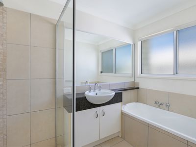 33 Kurrajong Crescent, Meridan Plains