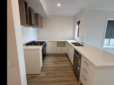 76 Buckingham Boulevard, Strathtulloh