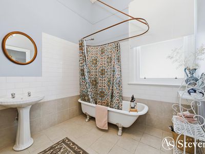 1-3 Bank Street, Avenel