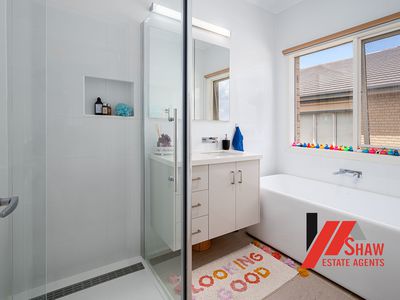 2 TEESIDE COURT, Sanctuary Lakes