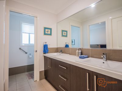 7 Riviera Avenue, Dubbo