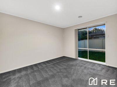 23 Emmer Green Retreat, Cranbourne East