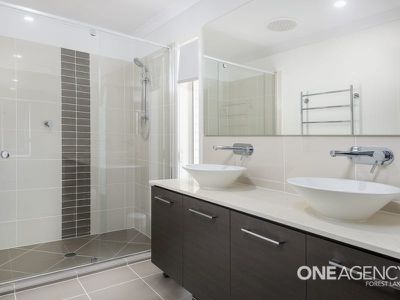 10 Sallyanne St, Doolandella