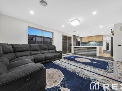 17 Gowrie Place, Cranbourne West