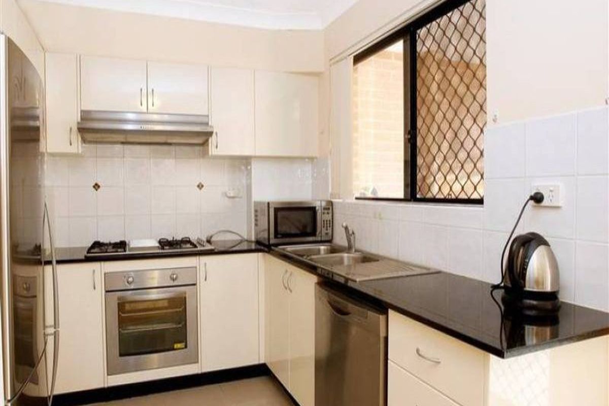 8 / 50 Henley Road, Homebush West