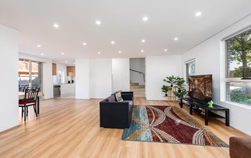1 / 6 North Parade, Campsie