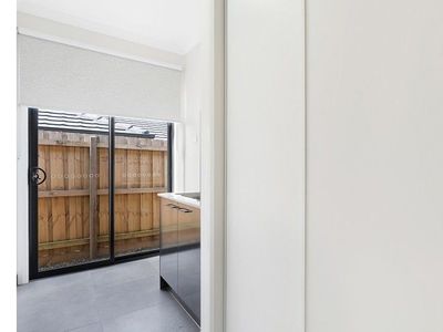 25 Winnows Street, Officer