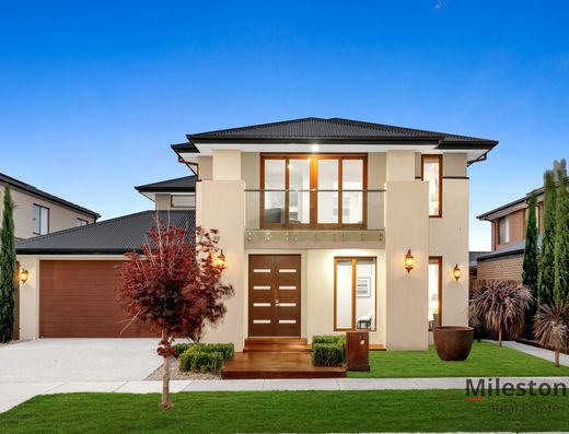 Exquisite Henley-Crafted Double-Storey Gem in Clydevale Estate: Luxury Defined!