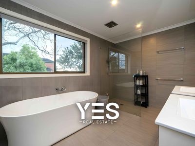 32 Lemana Crescent, Mount Waverley