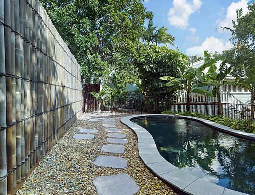 Unfurnished Cottage with Pool Close to the River image 18