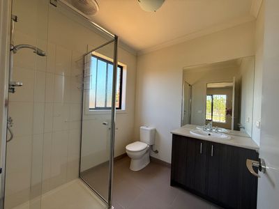 18 Hiddick Road, Point Cook