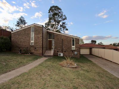 9 Ross Place, Mitchell
