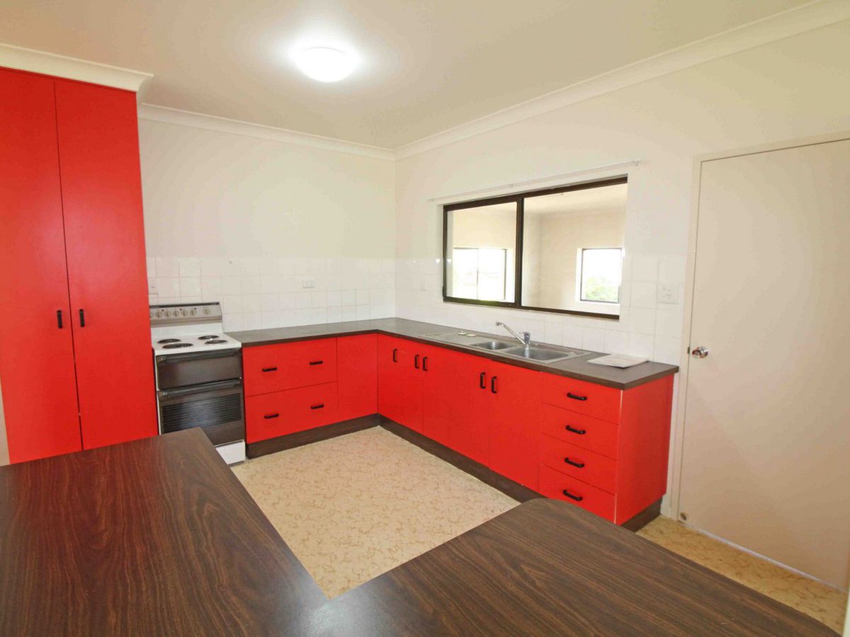 46 Armstrong Street, Atherton