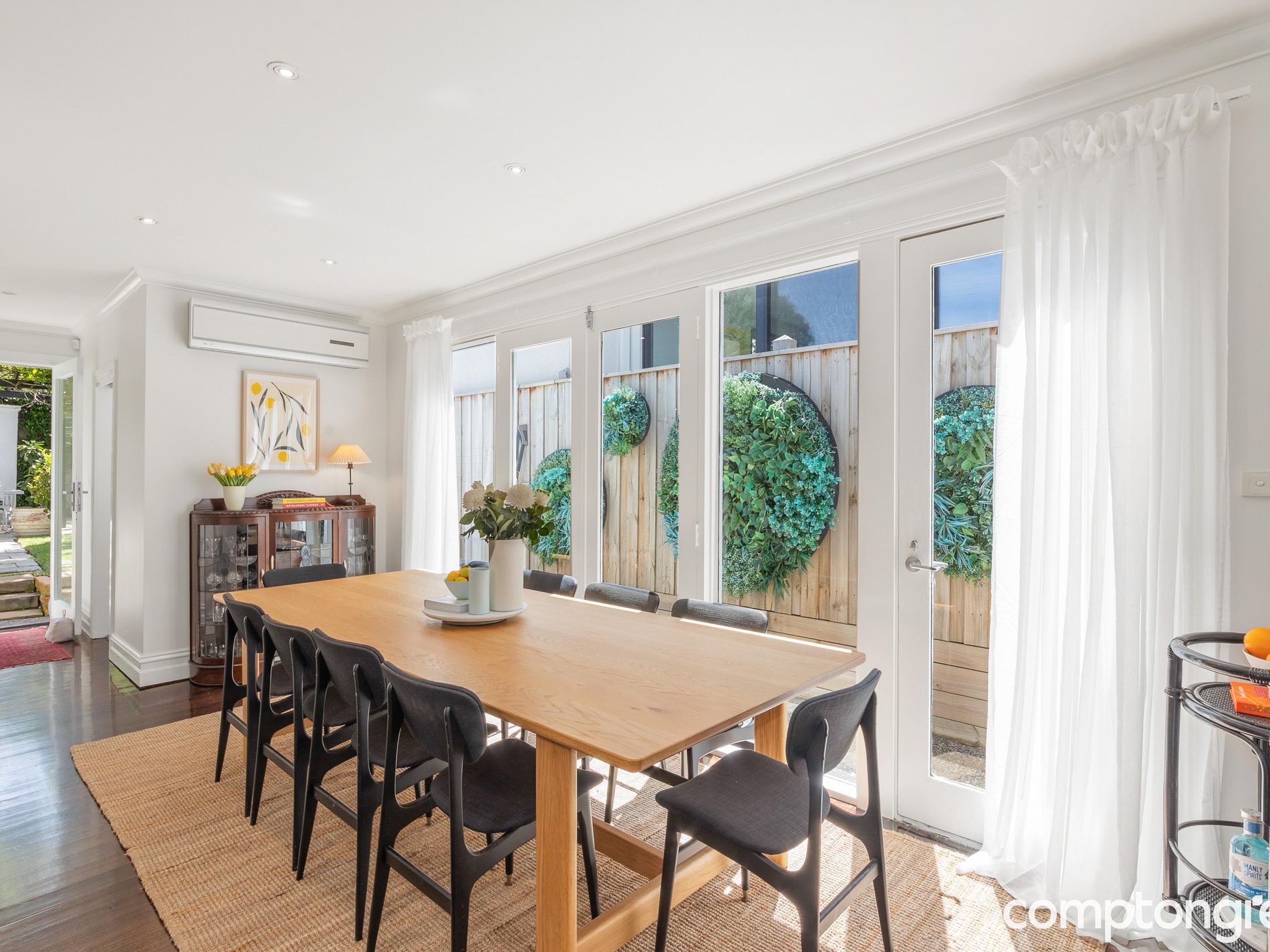 239 Douglas Parade, Newport