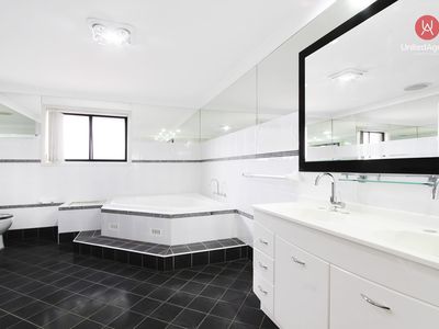 6 London Court, Cecil Hills