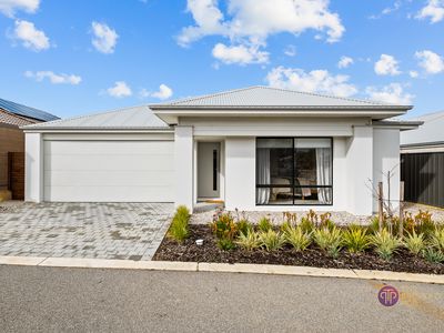 12 Furnell Way, Lakelands