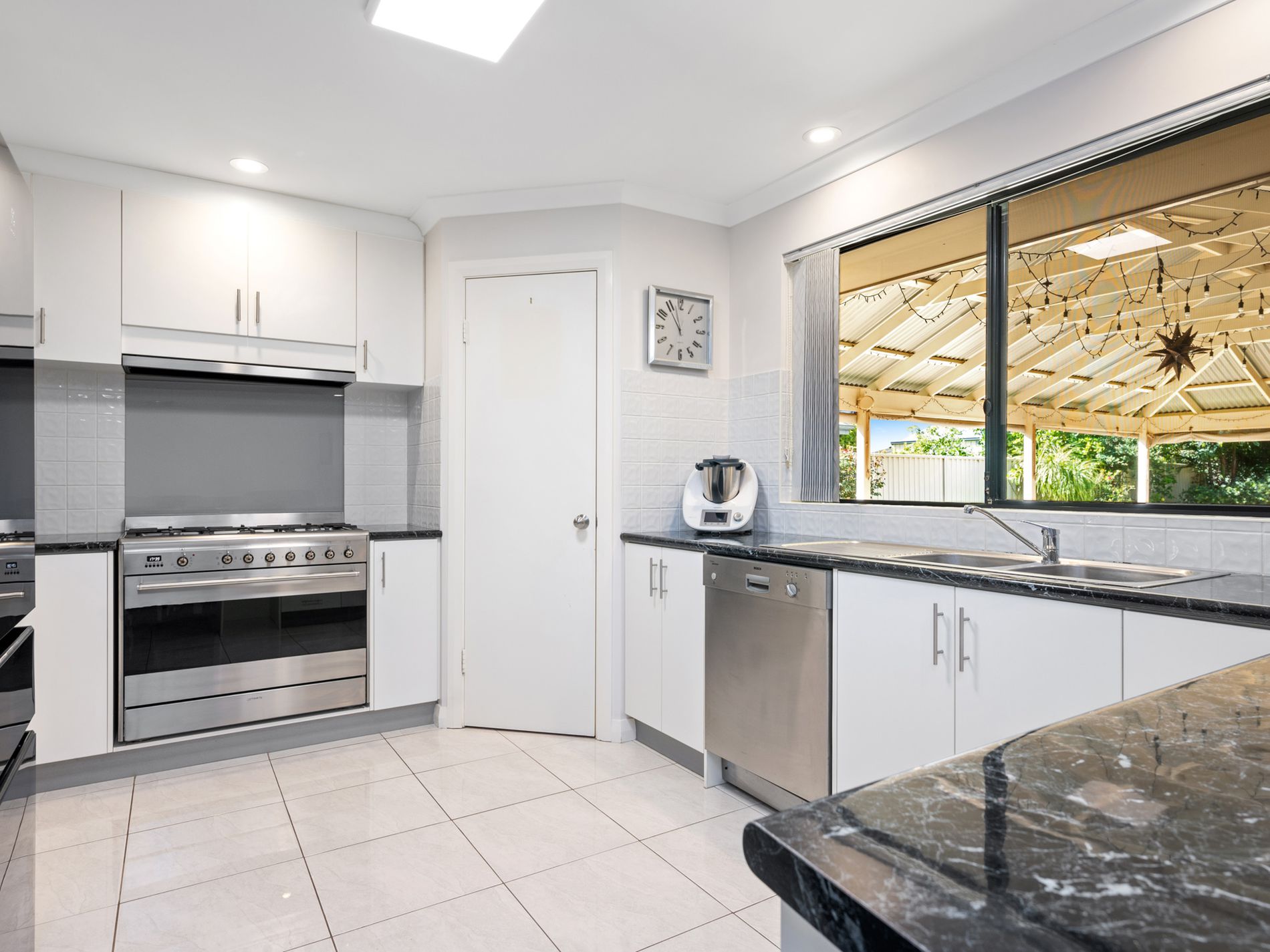 23 Matthews Way, Somerville