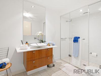 2205 / 2 Ephraim Island Parade, Paradise Point